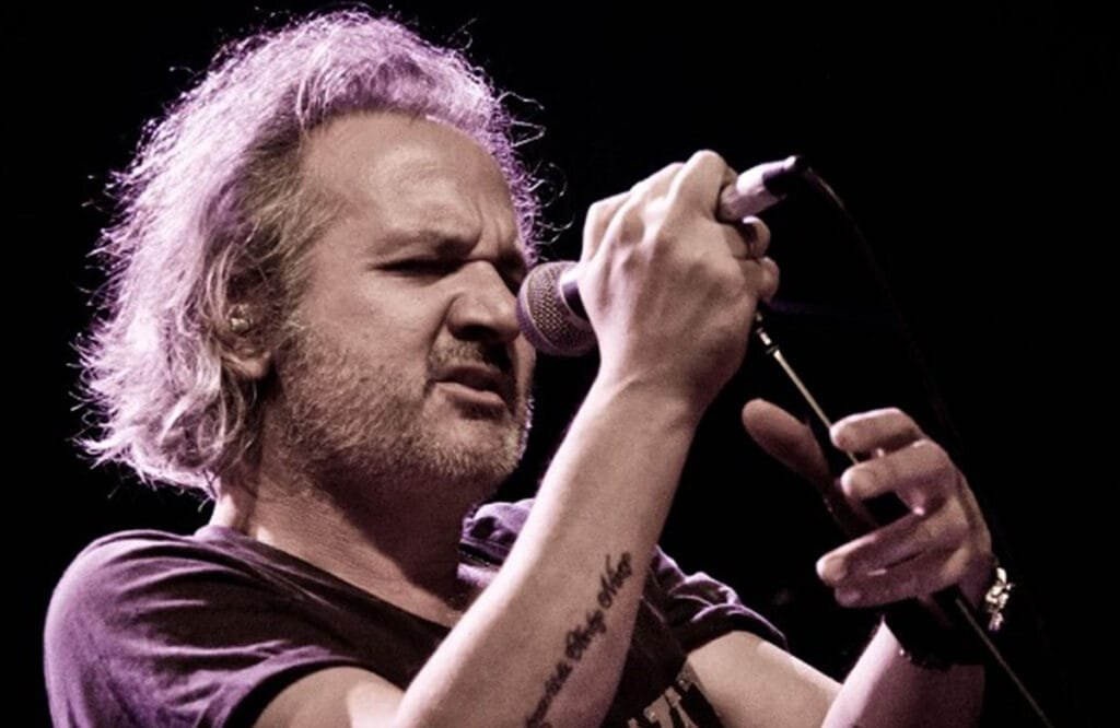 Ο Χρήστος Θηβαίος και τα Υπόγεια Ρεύματα για 3 εμφανίσεις στο Socialista